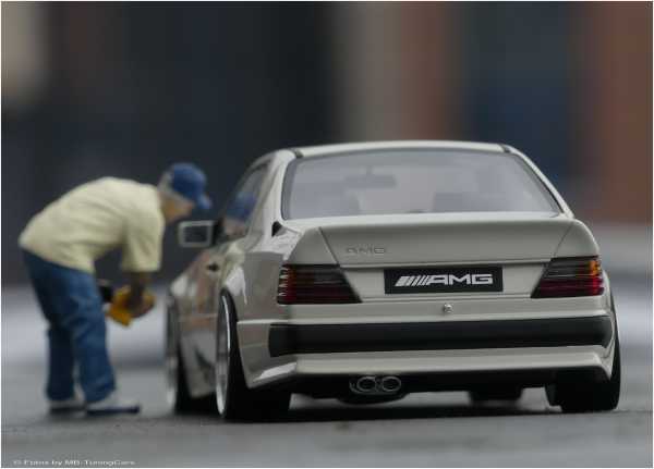 1:18 Mercedes Benz 300 CE 124 - AMG Dealer Arktisweiß Edition
